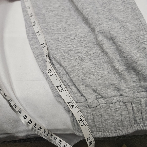 Gianni Bini Gray Tapered Leg Sweatpants! - Picture 7 of 7
